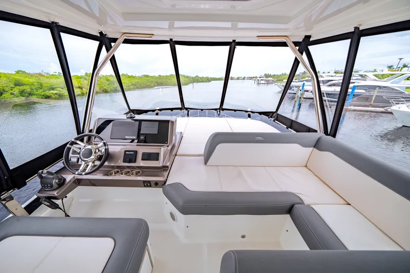 Slide: The Image of Galeon 500 FLY 2025 - 42