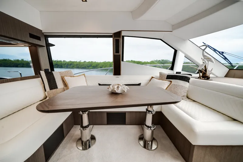 Slide: The Image of Galeon 500 FLY 2025 - 20