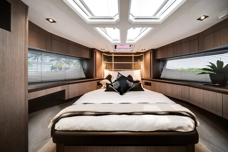 Slide: The Image of Galeon 500 FLY 2025 - 23