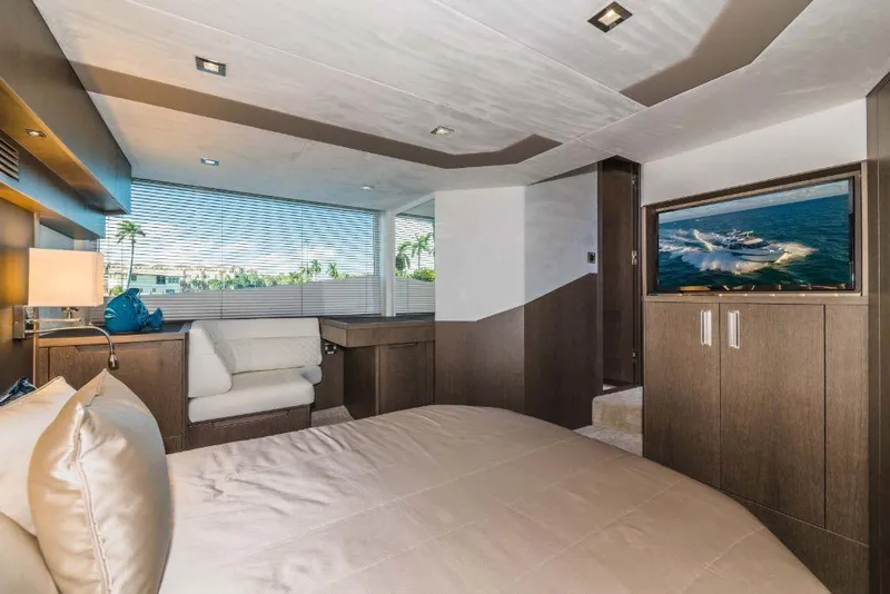 Slide: The Image of Galeon 500 FLY 2025 - 41