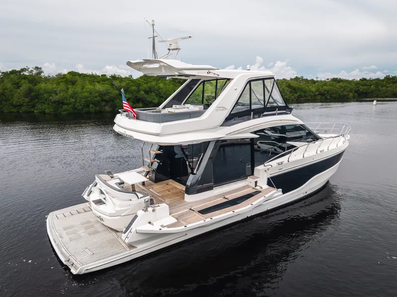 Slide: The Image of Galeon 500 FLY 2025 - 4