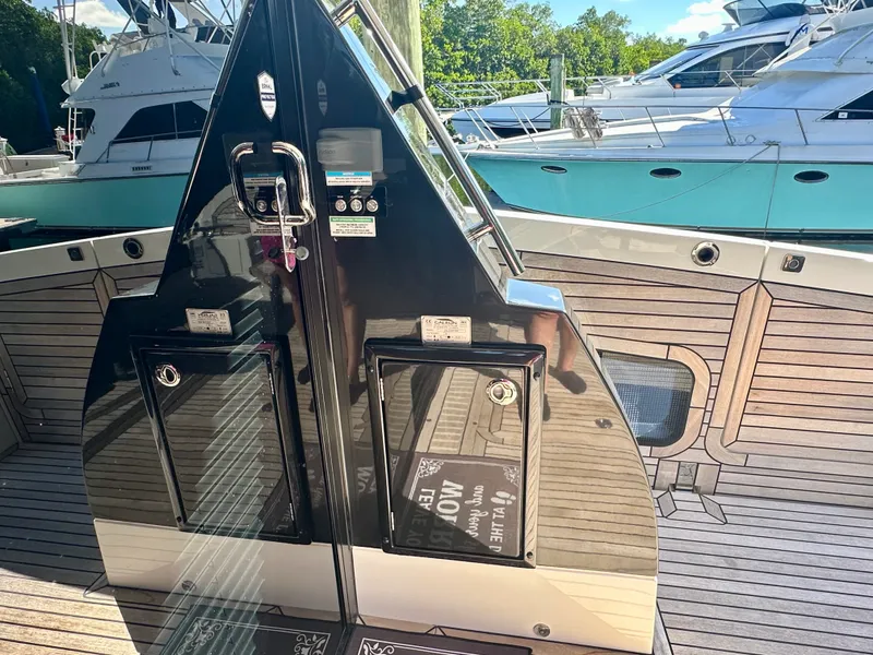 Slide: The Image of Galeon 500 FLY 2025 - 15
