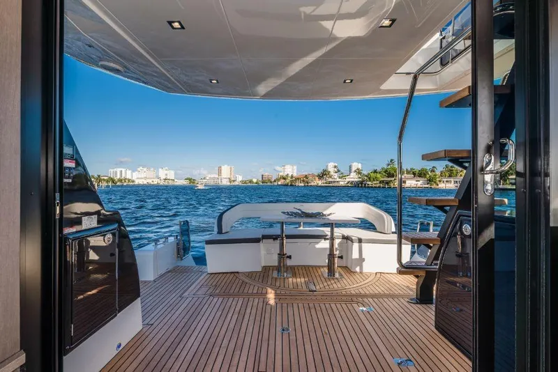 Slide: The Image of Galeon 500 FLY 2025 - 26