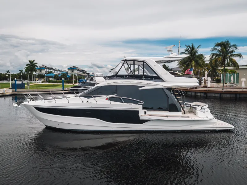 Slide: The Image of Galeon 500 FLY 2025 - 67