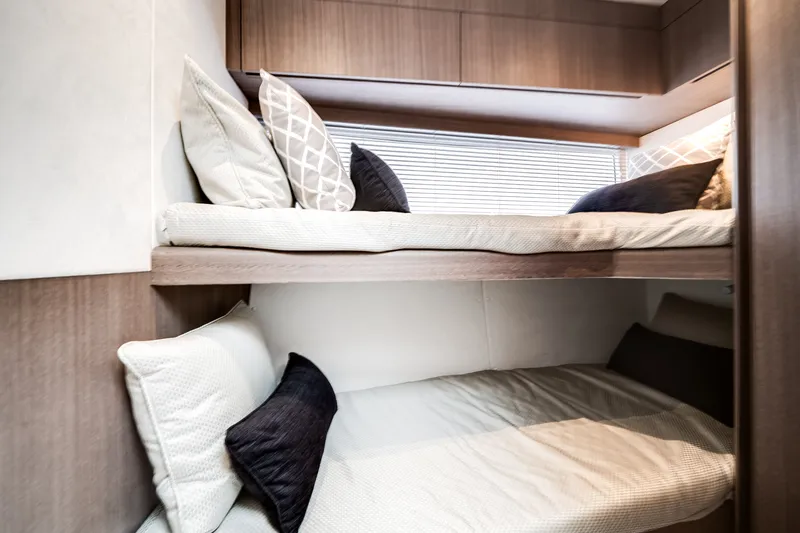 Slide: The Image of Galeon 500 FLY 2025 - 36