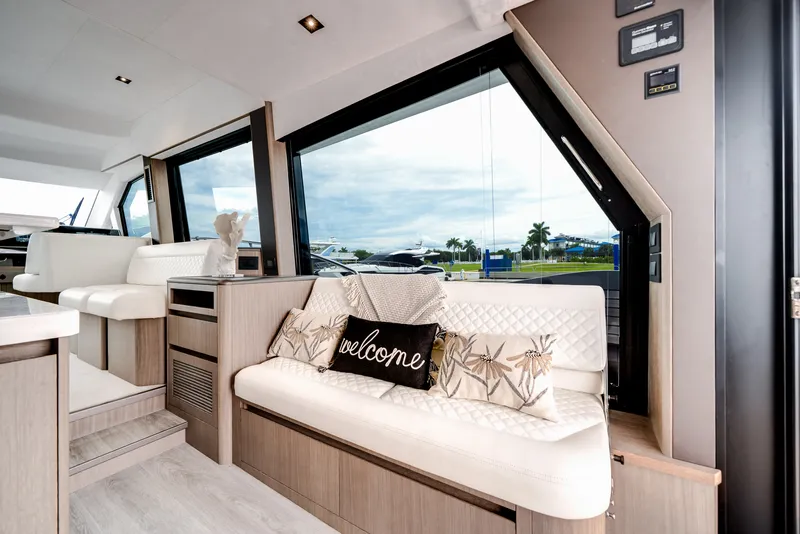 Slide: The Image of Galeon 500 FLY 2025 - 8