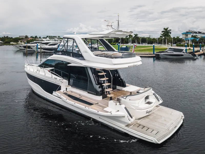 Slide: The Image of Galeon 500 FLY 2025 - 62