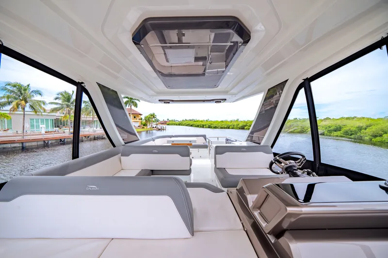 Slide: The Image of Galeon 500 FLY 2025 - 45