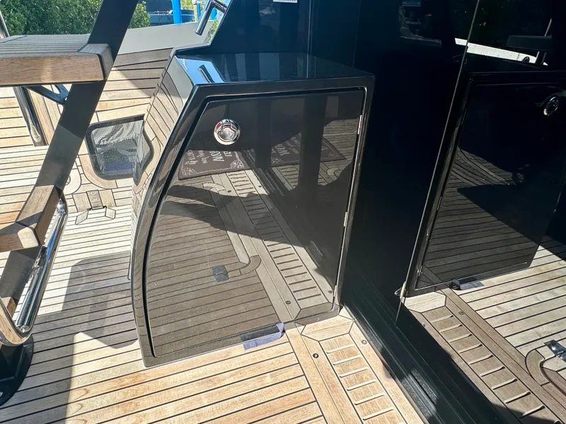 Slide: The Image of Galeon 500 FLY 2025 - 14