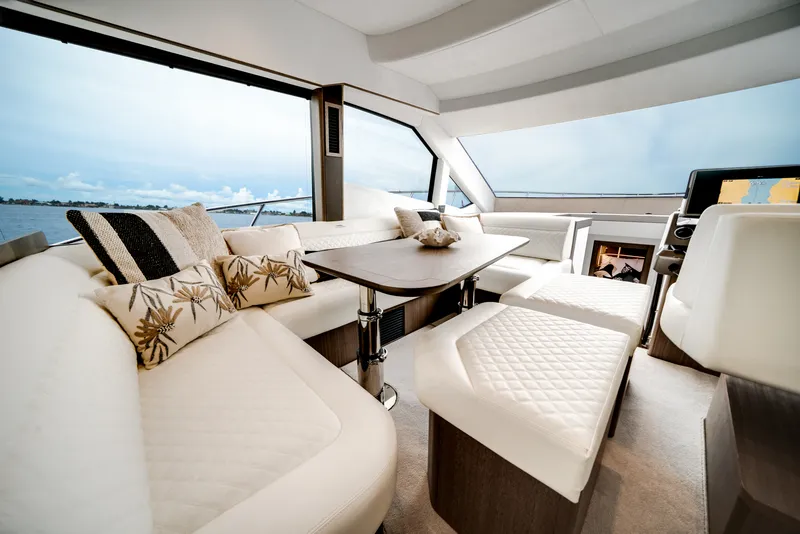Slide: The Image of Galeon 500 FLY 2025 - 22