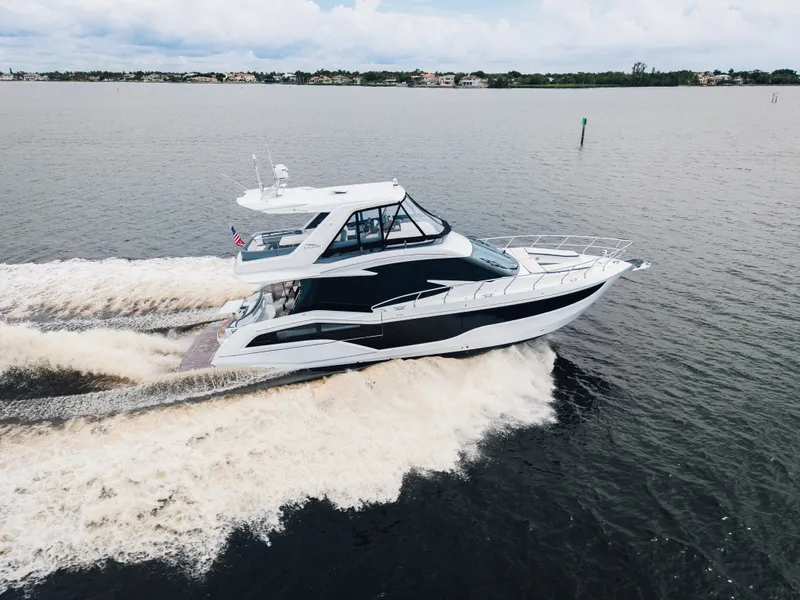Slide: The Image of Galeon 500 FLY 2025 - 57