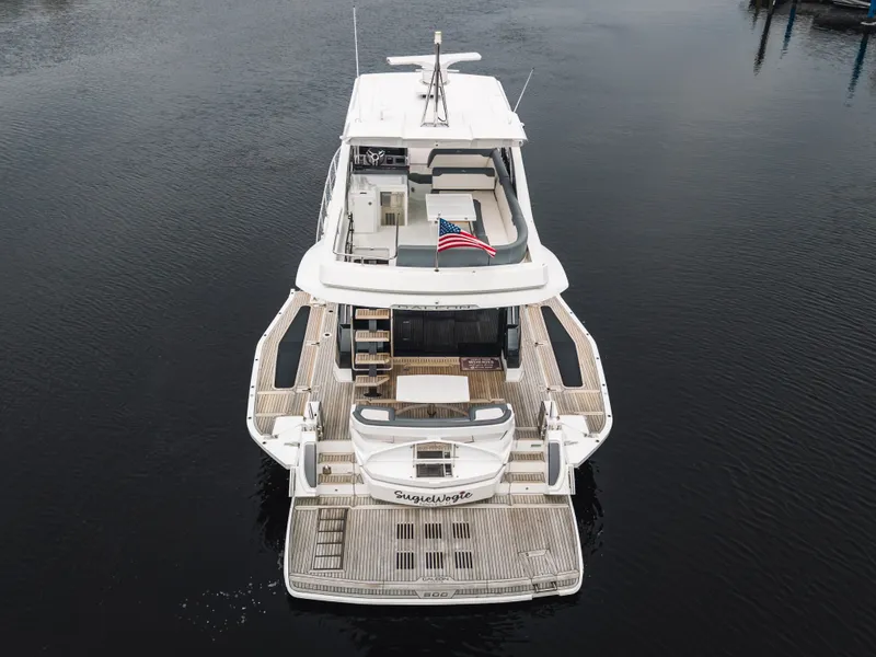 Slide: The Image of Galeon 500 FLY 2025 - 5