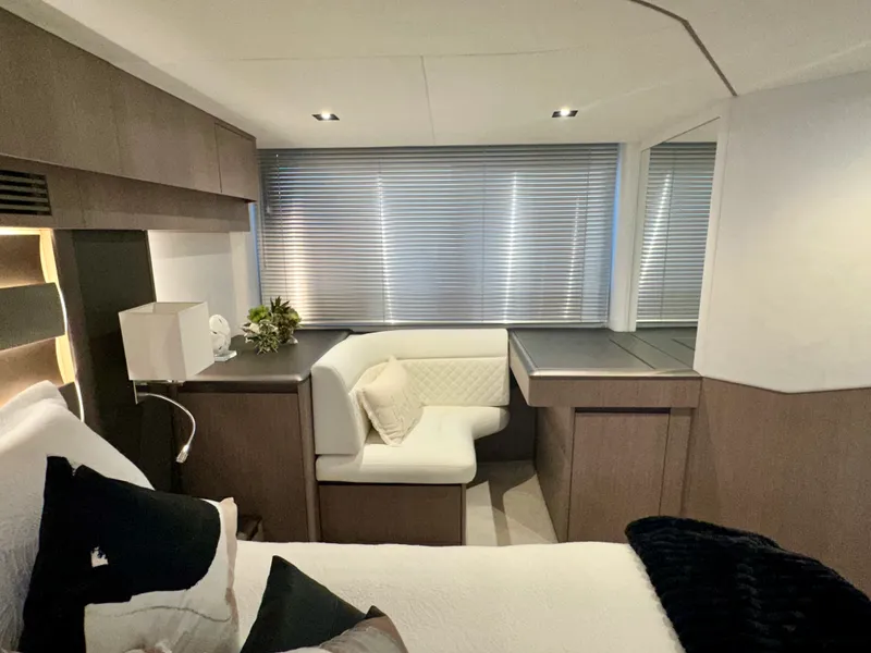 Slide: The Image of Galeon 500 FLY 2025 - 40