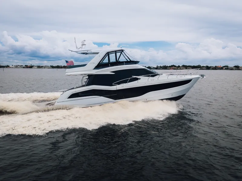Slide: The Image of Galeon 500 FLY 2025 - 58