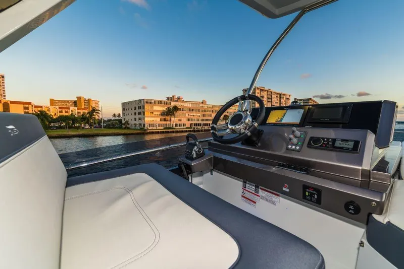 Slide: The Image of Galeon 500 FLY 2025 - 15