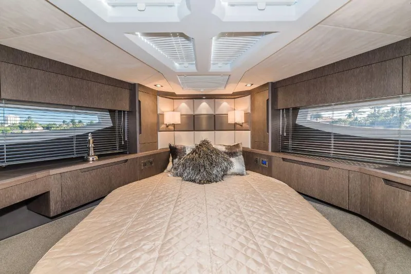 Slide: The Image of Galeon 500 FLY 2025 - 37