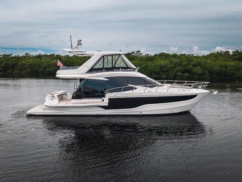 Slide: The Image of Galeon 500 FLY 2025 - 66
