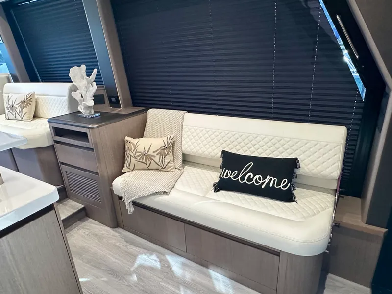 Slide: The Image of Galeon 500 FLY 2025 - 21