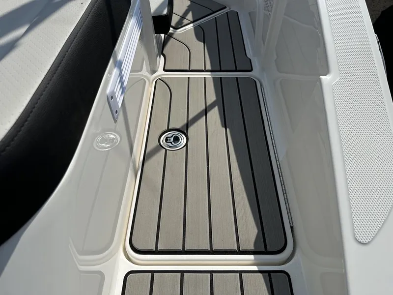 Slide: The Image of Sea Ray SPX 210 Outboard 2026 - 12