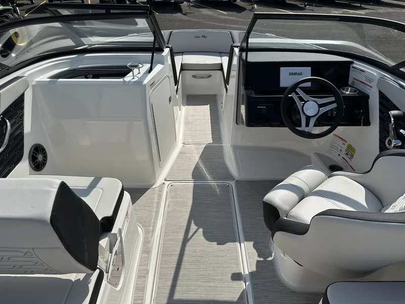 Slide: The Image of Sea Ray SPX 210 Outboard 2026 - 17