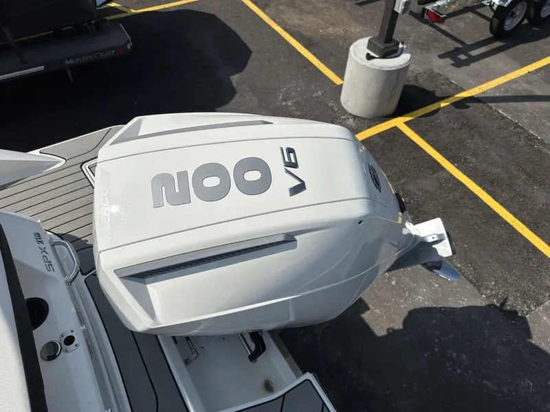 Slide: The Image of Sea Ray SPX 210 Outboard 2026 - 8