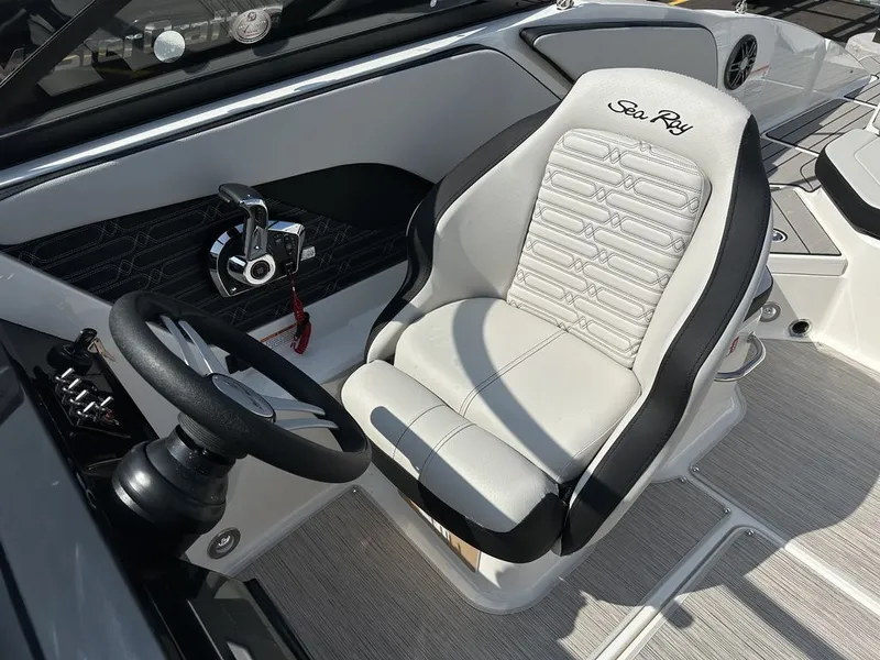 Slide: The Image of Sea Ray SPX 210 Outboard 2026 - 37
