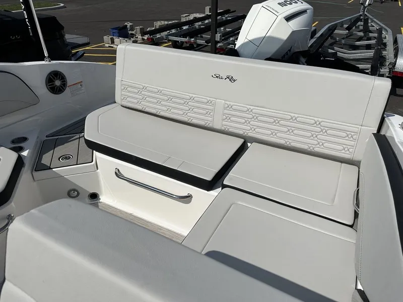 Slide: The Image of Sea Ray SPX 210 Outboard 2026 - 16