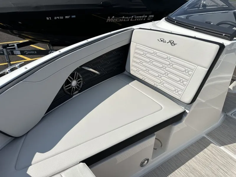 Slide: The Image of Sea Ray SPX 210 Outboard 2026 - 31