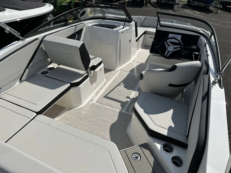 Slide: The Image of Sea Ray SPX 210 Outboard 2026 - 20