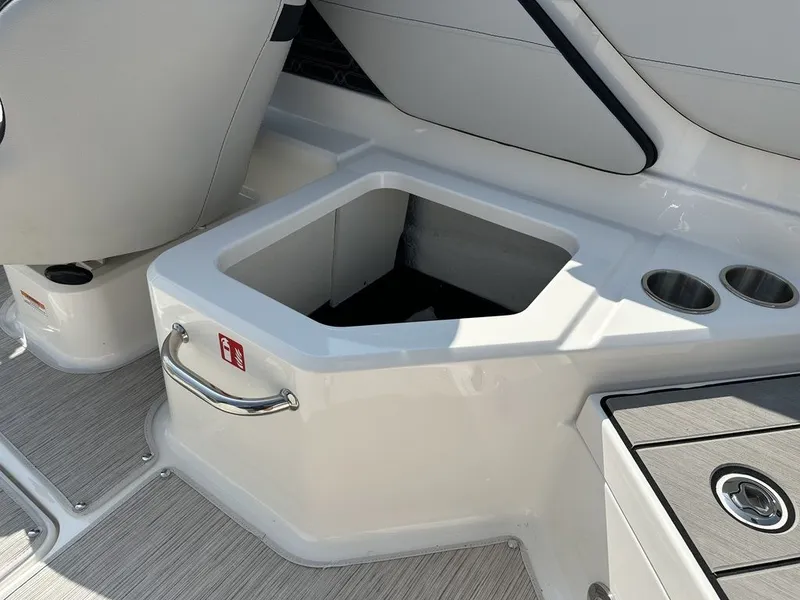 Slide: The Image of Sea Ray SPX 210 Outboard 2026 - 18