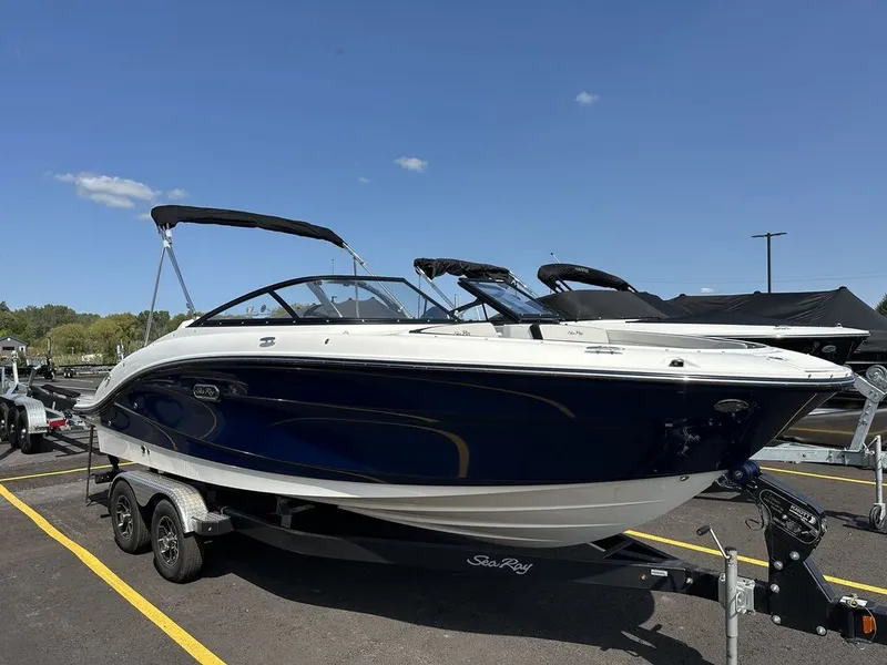 Slide: The Image of Sea Ray SPX 210 Outboard 2026 - 1