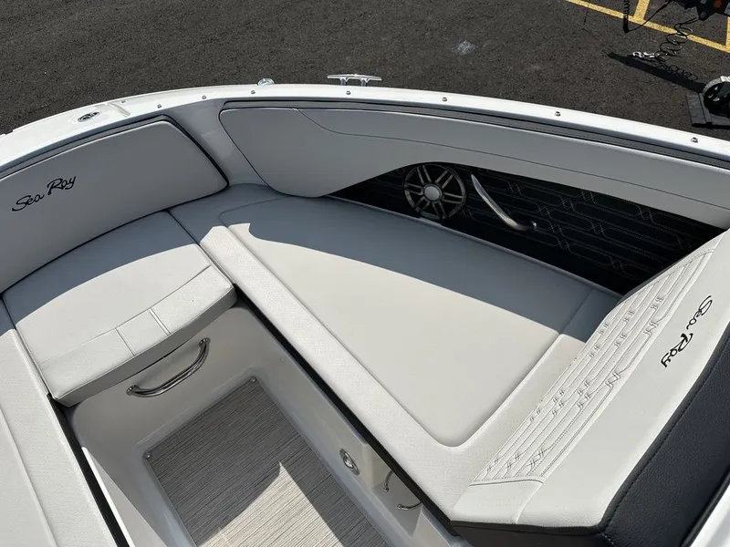 Slide: The Image of Sea Ray SPX 210 Outboard 2026 - 35