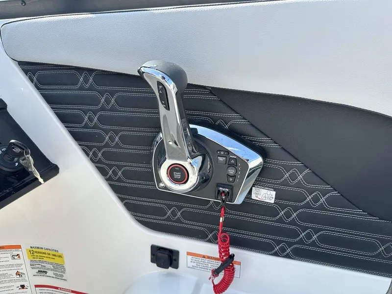 Slide: The Image of Sea Ray SPX 210 Outboard 2026 - 38