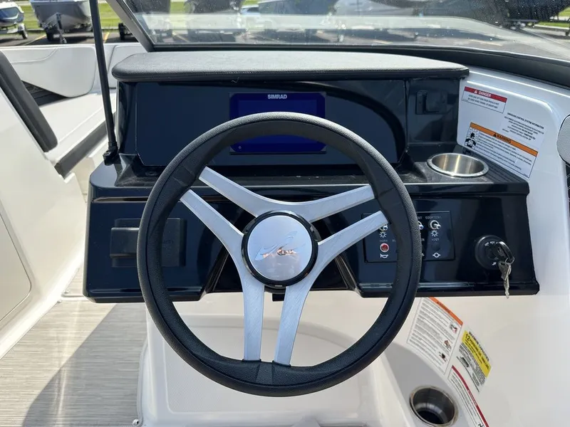 Slide: The Image of Sea Ray SPX 210 Outboard 2026 - 40
