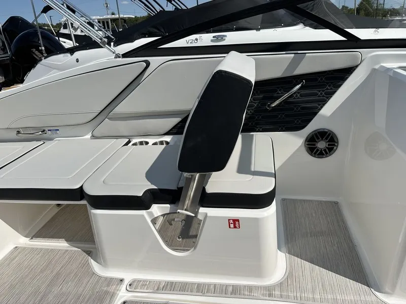 Slide: The Image of Sea Ray SPX 210 Outboard 2026 - 25