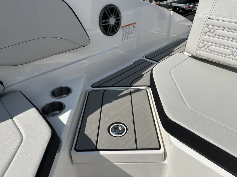 Slide: The Image of Sea Ray SPX 210 Outboard 2026 - 23