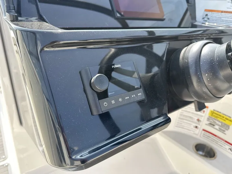 Slide: The Image of Sea Ray SPX 210 Outboard 2026 - 39
