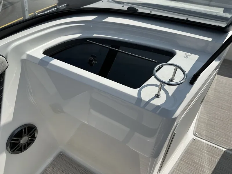 Slide: The Image of Sea Ray SPX 210 Outboard 2026 - 28