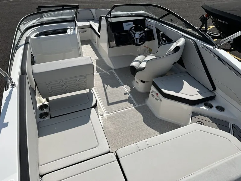 Slide: The Image of Sea Ray SPX 210 Outboard 2026 - 21