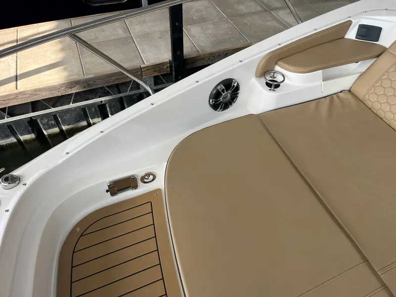 Slide: The Image of Sea Ray 320 SUNDANCER 2020 - 57