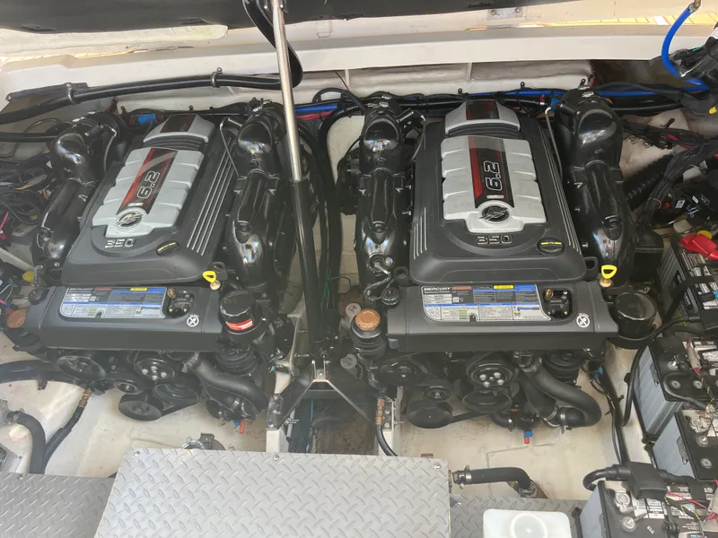 Slide: The Image of Sea Ray 320 SUNDANCER 2020 - 63