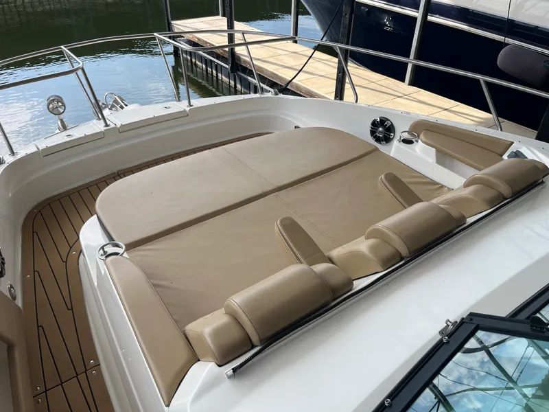 Slide: The Image of Sea Ray 320 SUNDANCER 2020 - 55