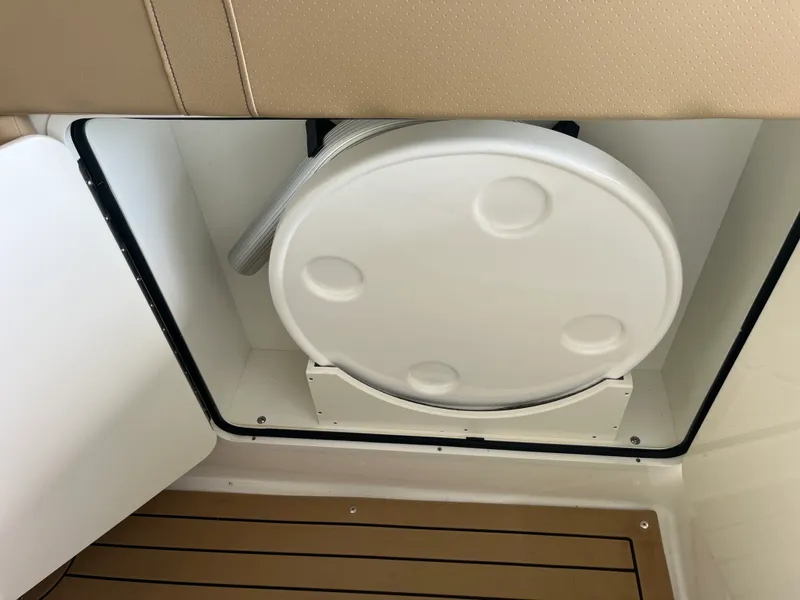 Slide: The Image of Sea Ray 320 SUNDANCER 2020 - 52