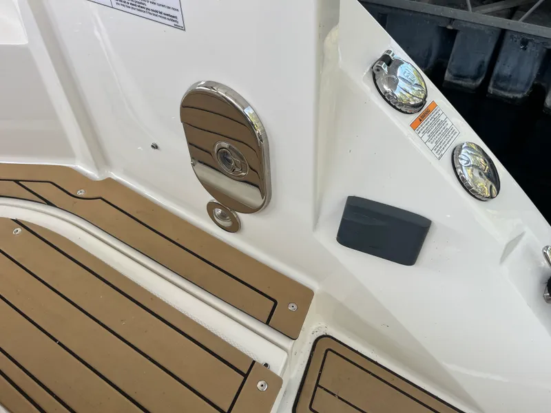 Slide: The Image of Sea Ray 320 SUNDANCER 2020 - 48