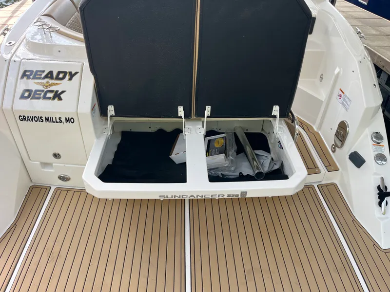 Slide: The Image of Sea Ray 320 SUNDANCER 2020 - 46