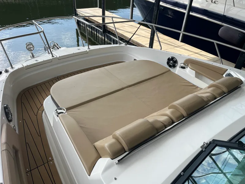 Slide: The Image of Sea Ray 320 SUNDANCER 2020 - 54