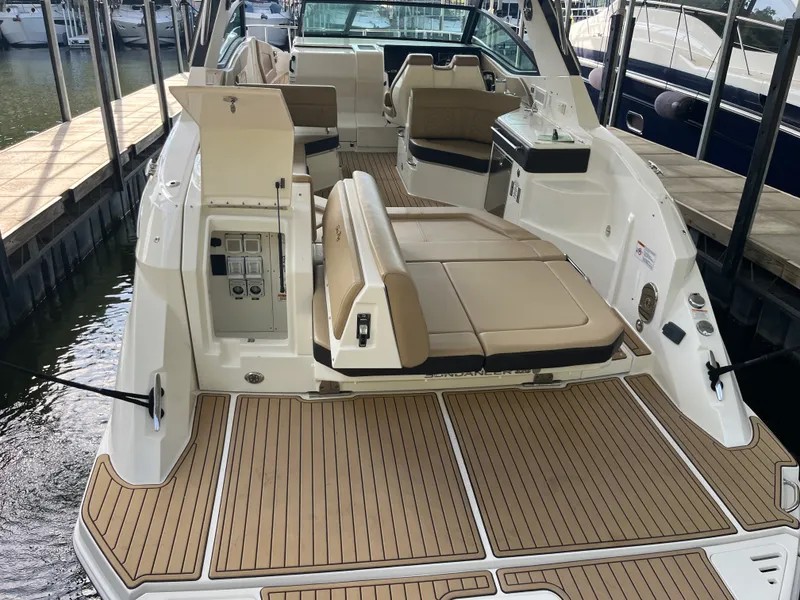Slide: The Image of Sea Ray 320 SUNDANCER 2020 - 44
