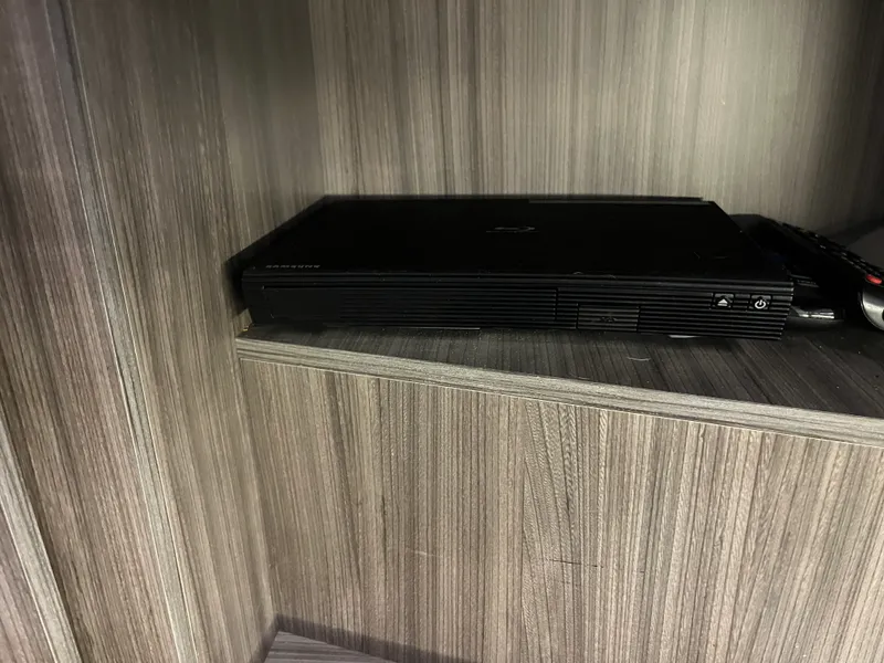 Slide: The Image of Sea Ray 320 SUNDANCER 2020 - 20