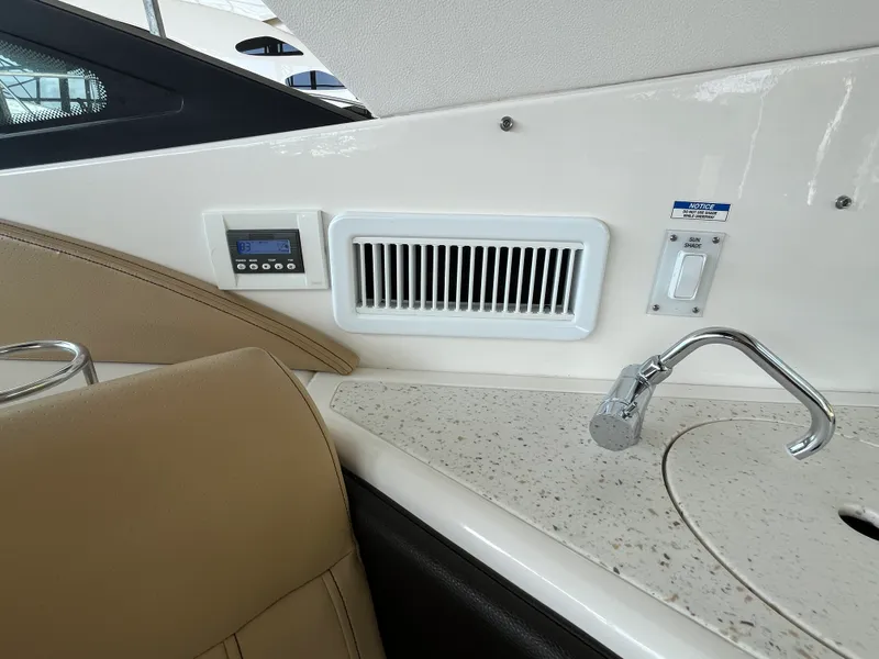 Slide: The Image of Sea Ray 320 SUNDANCER 2020 - 33