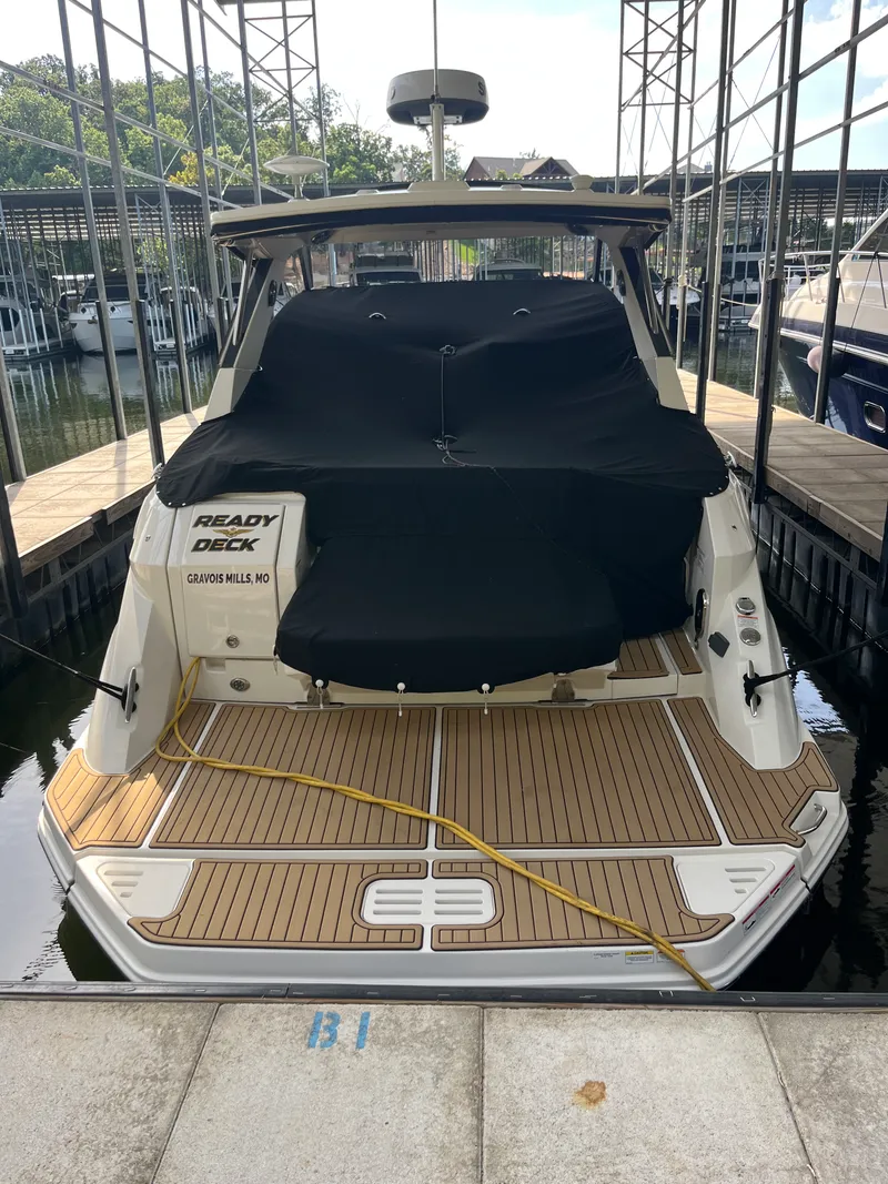 Slide: The Image of Sea Ray 320 SUNDANCER 2020 - 71